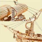 Un puzzle 3D ROKR représentant une maquette en bois d'un bateau pirate.