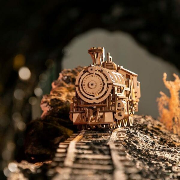 Une maquette de puzzle en bois 3d d'un train dans une grotte.