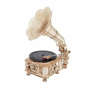 Une maquette Rokr d'un gramophone sur fond blanc.
