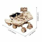Une maquette-puzzle robotime en bois 3D d'un rover spatial.