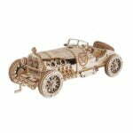 Un modèle de puzzle en bois 3D représentant une voiture à vapeur.