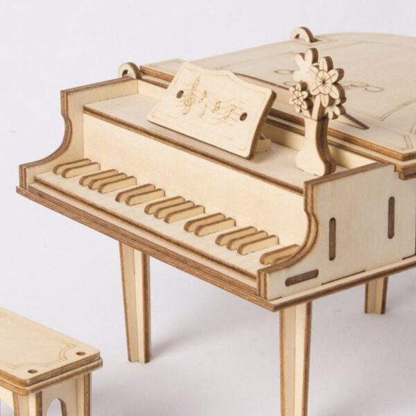 Un modèle de puzzle 3d en bois représentant un piano et un tabouret.