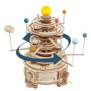 Un puzzle 3D en bois du Système solaire mécanique mettant en vedette des planètes et des engrenages par robotime.