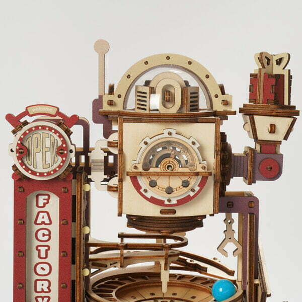 Maquette 3d en bois de puzzfever du circuit Ã  billes : machine de chocolaterie.