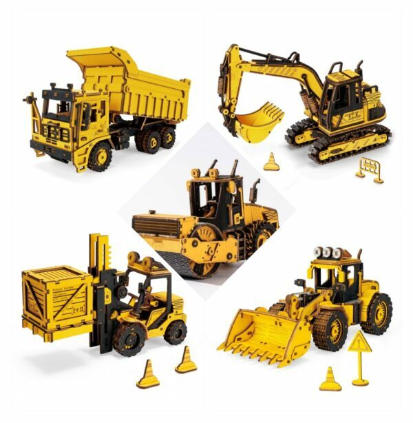 Quatre véhicules de construction jaunes, dont une maquette en bois et un puzzle 3d en bois, sont présentés sur fond blanc.